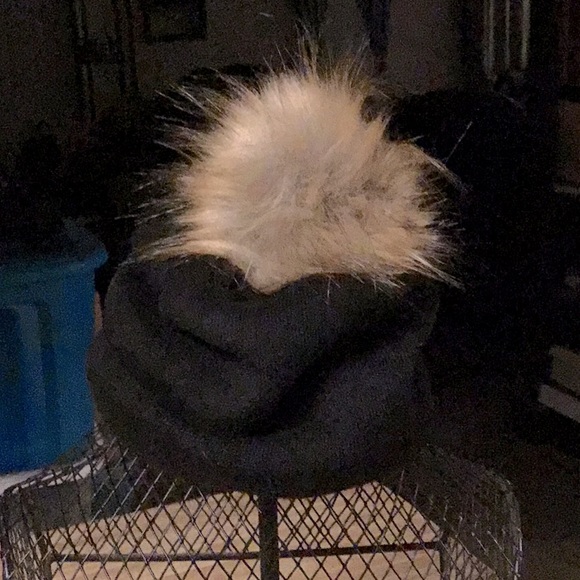 Knit Hat with Faux Fur Pom Pom - Picture 1 of 6